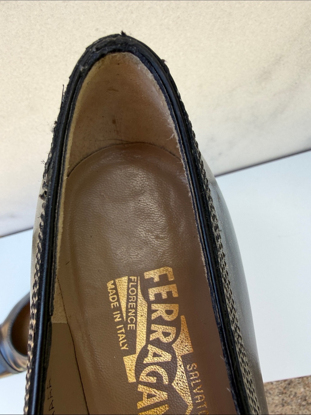 Salvatore Ferragamo Black Round-Toe Leather Pumps - Picture 11 of 13